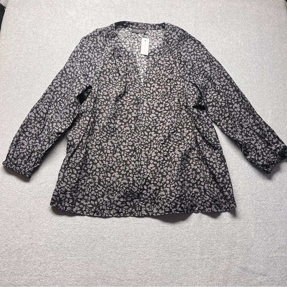 Lane Bryant Women’s Blouse Black White Floral V-Neck NWT‎ size 22/24